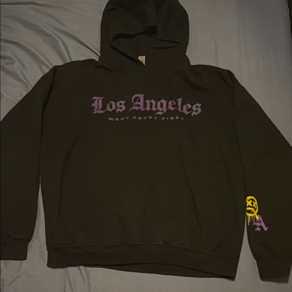 Gildan Black Sweater with Los Angeles Design